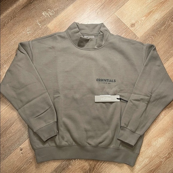 ⛔️SOLD⛔️ FOG ESSENTIALS MOCKNECK SWEATSHIRT - Picture 2 of 2